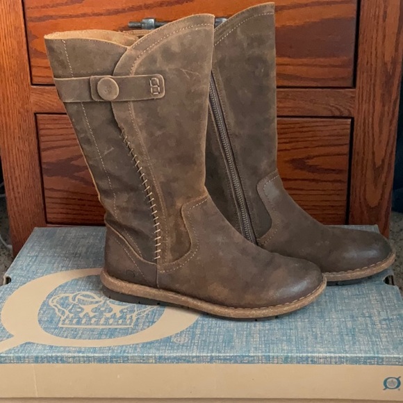 Born Women’s Tonic Distressed Leather Boots - Picture 1 of 6